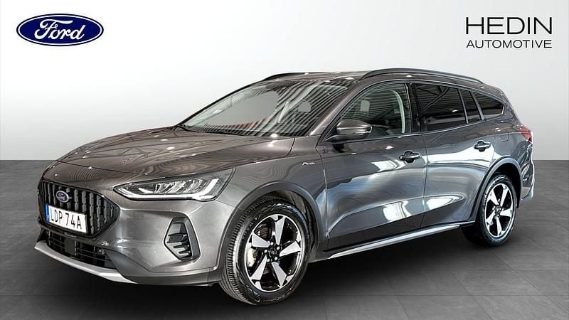 Grå (grey) Begagnad 2023 Ford Focus Active Kombi | 219 900 kr (Bra pris) - Bild 1/4