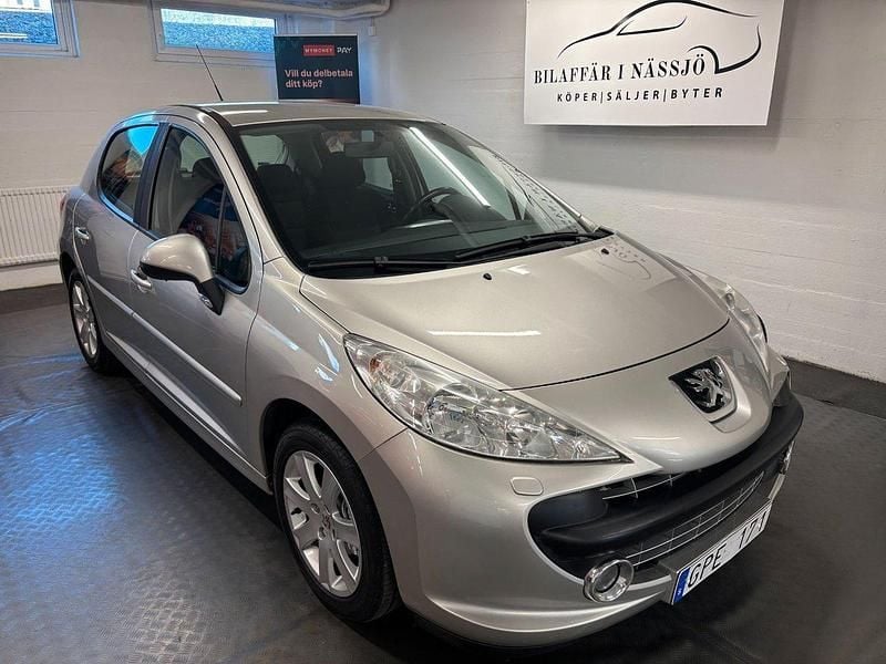 Grå Begagnad 2007 Peugeot 207 Halvkombi | 38 900 kr (Marknadspris) - Bild 1/4