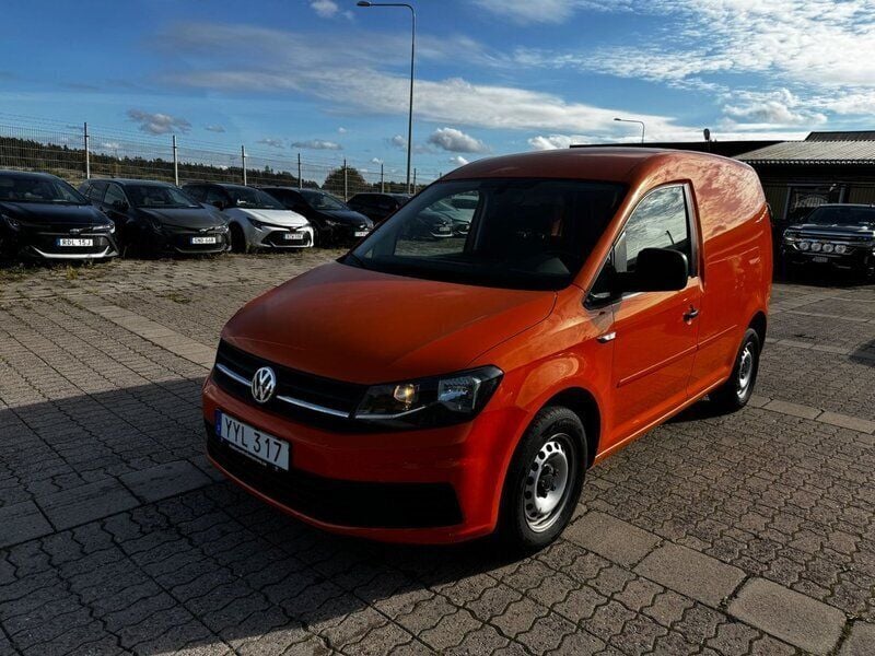 Orange Begagnad 2018 VW Caddy Minibuss | 149 875 kr (Dyr) - Bild 1/4