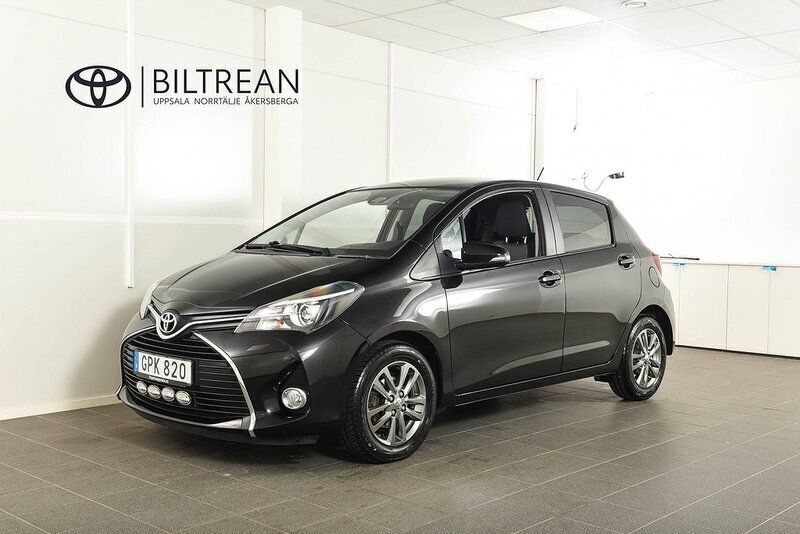 Svart Begagnad 2015 Toyota Yaris Edition Halvkombi | 104 900 kr (Marknadspris) - Bild 1/4