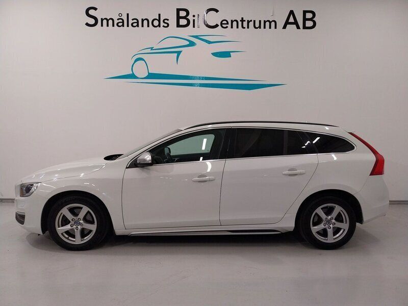 Vit Begagnad 2014 Volvo V60 Momentum Kombi | 154 900 kr (Marknadspris) - Bild 1/4
