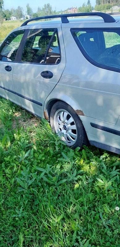 Gul Begagnad 2005 Saab 9-5 Linear Kombi | 15 000 kr (Marknadspris) - Bild 1/4
