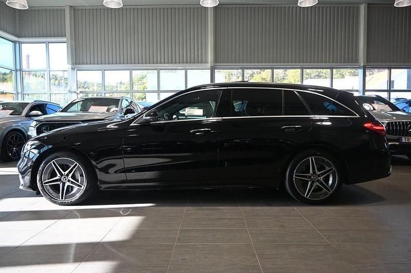 Begagnad Mercedes C300 AMG 313 HK (230 kW) 2023 Svart Kombi