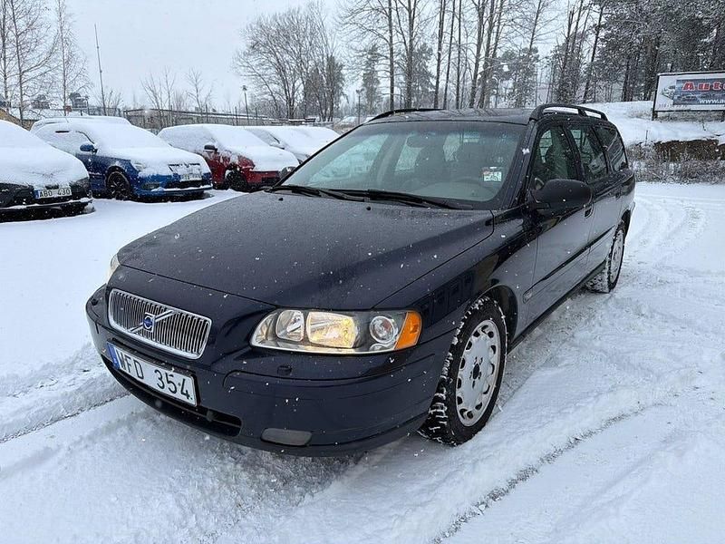 Mörkblå Begagnad 2004 Volvo V70 Kinetic Kombi | 49 900 kr (Lite dyr) - Bild 1/4
