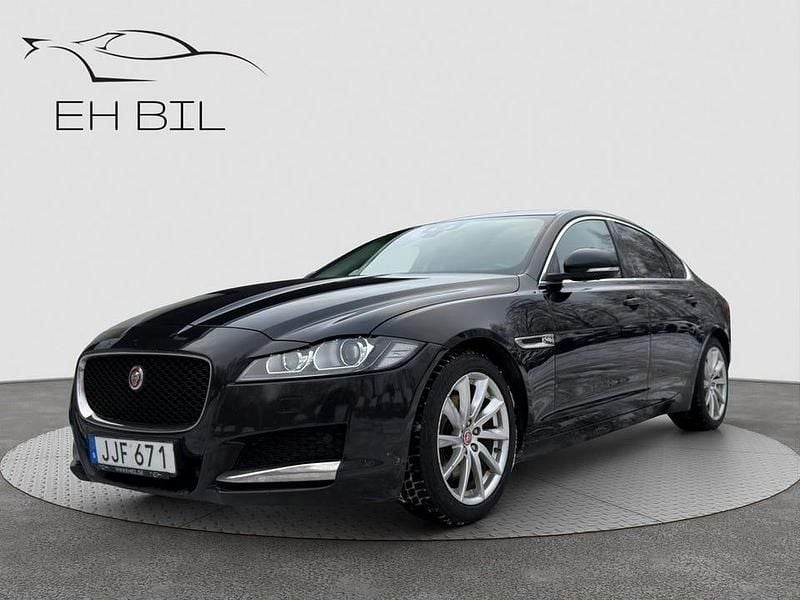 Begagnad Jaguar XF 180 HK (132 kW) 2016 Svart