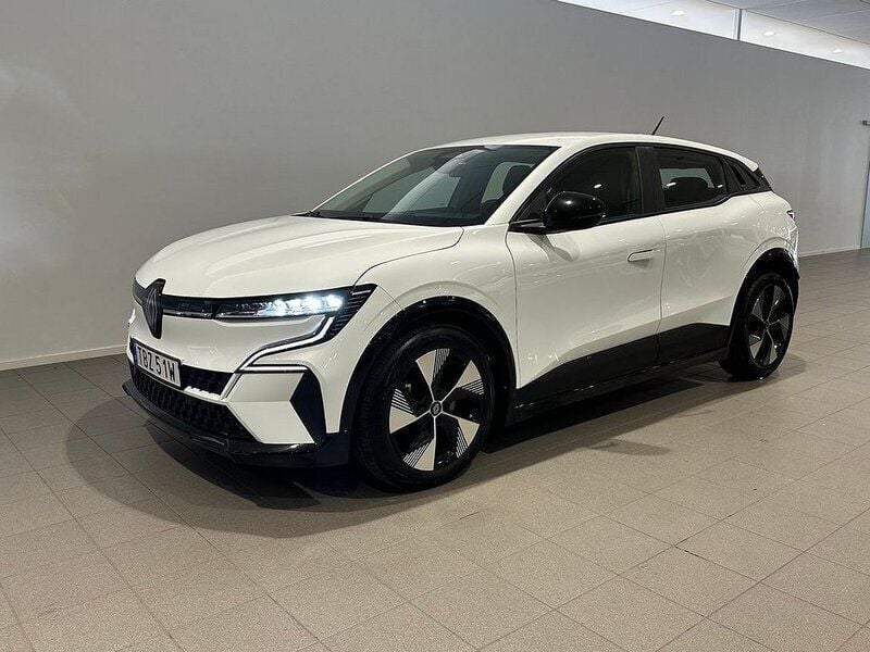 Vit Begagnad 2023 Renault Mégane Equilibre Halvkombi | 299 500 kr (Marknadspris) - Bild 1/4