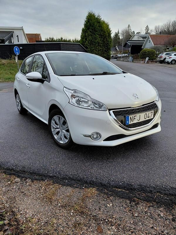 Begagnad 2012 Peugeot 208 Halvkombi | 67 000 kr (Marknadspris) - Bild 1/4