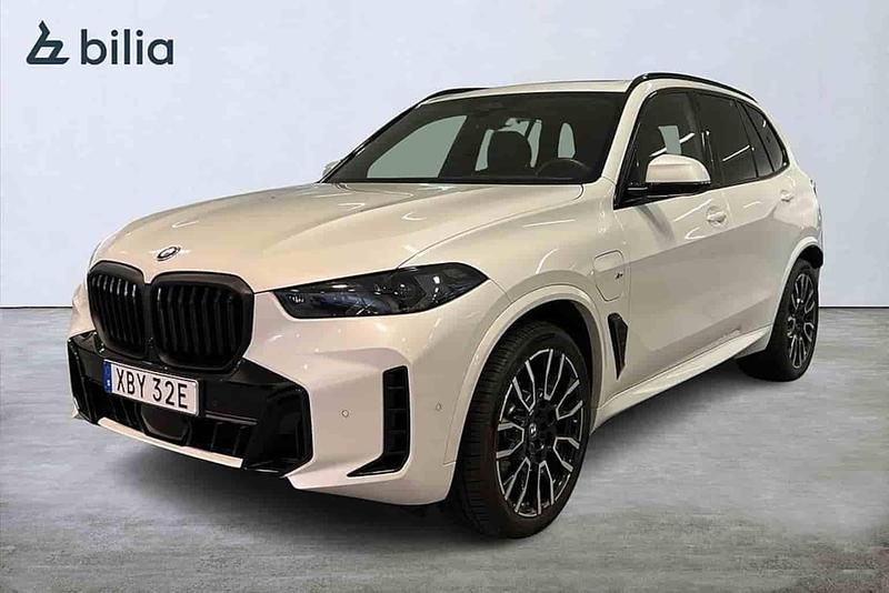 Vit Begagnad 2025 BMW X5 SUV | 959 900 kr - Bild 1/1