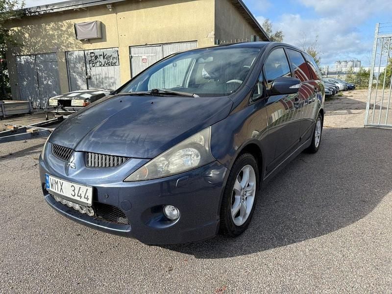 Mörkblå Begagnad 2004 Mitsubishi Grandis Minibuss | 38 900 kr (Lite dyr) - Bild 1/4
