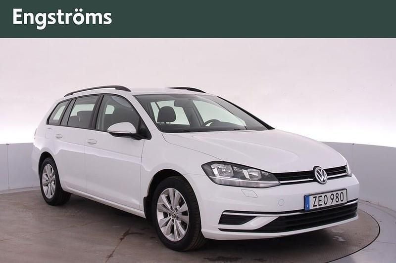 Vit Begagnad 2017 VW Golf VII Kombi | 129 000 kr (Lite dyr) - Bild 1/4