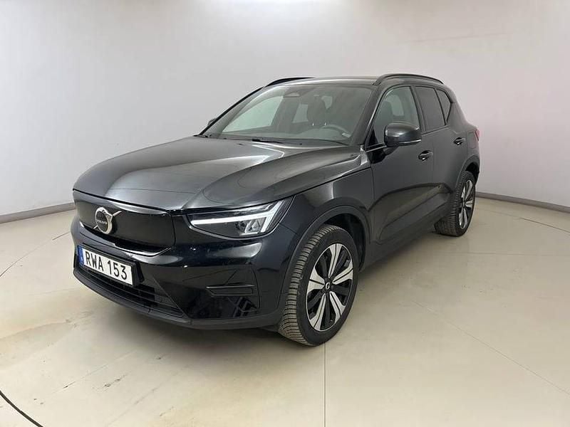 Svart Begagnad 2023 Volvo XC40 Core SUV | 302 900 kr (Bra pris) - Bild 1/4