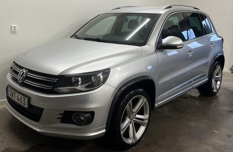 Silver Begagnad 2015 VW Tiguan Sportline SUV | 97 900 kr (Bra pris) - Bild 1/4
