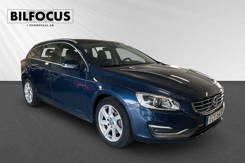Blå Begagnad 2014 Volvo V60 Summum Kombi | 194 000 kr (Lite dyr) - Bild 1/4