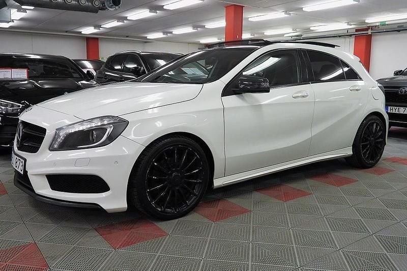 Begagnad Mercedes A180 AMG line 109 HK (80 kW) 2013 Vit Halvkombi