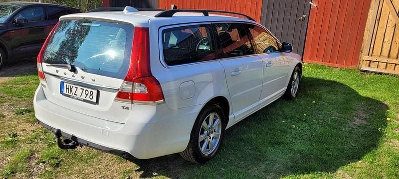 Vit Begagnad 2014 Volvo V70 Momentum Kombi | 119 000 kr (Marknadspris) - Bild 1/2
