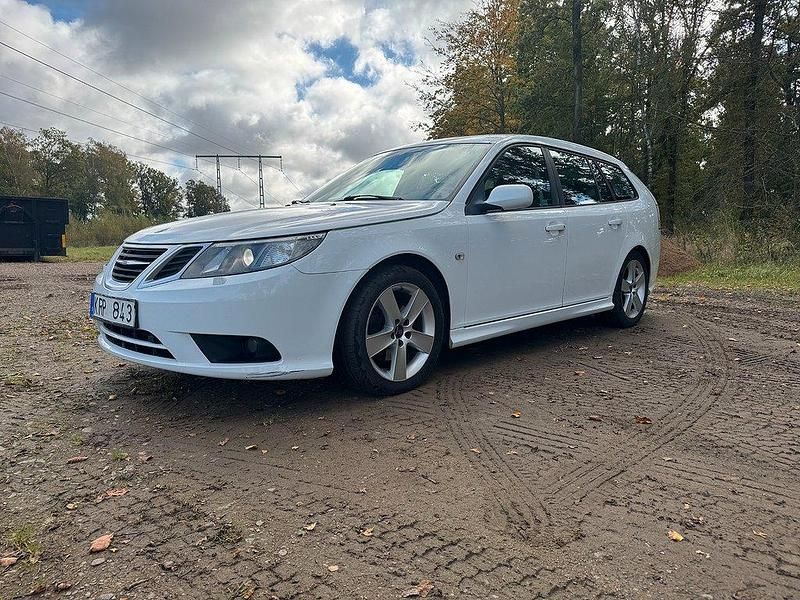 Vit Begagnad 2010 Saab 9-3 Vector Kombi | 44 900 kr (Marknadspris) - Bild 1/4