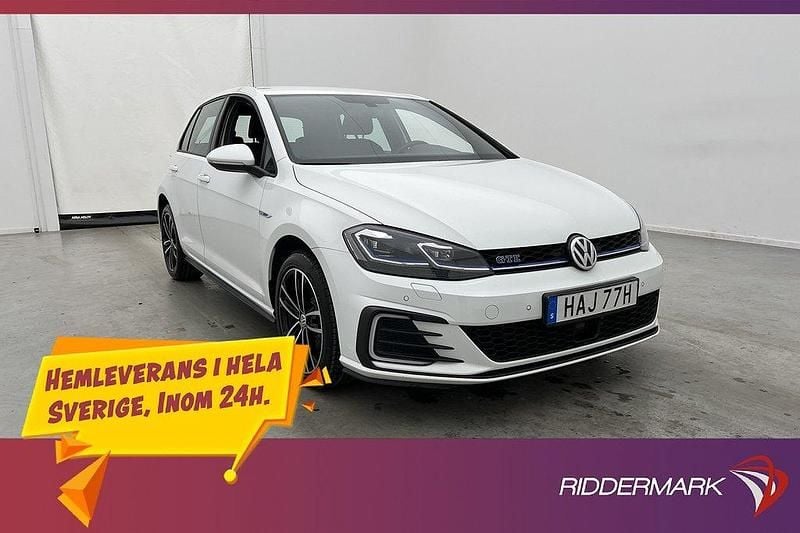 Vit Begagnad 2020 VW Golf VIII GTE Halvkombi | 189 800 kr (Marknadspris) - Bild 1/3