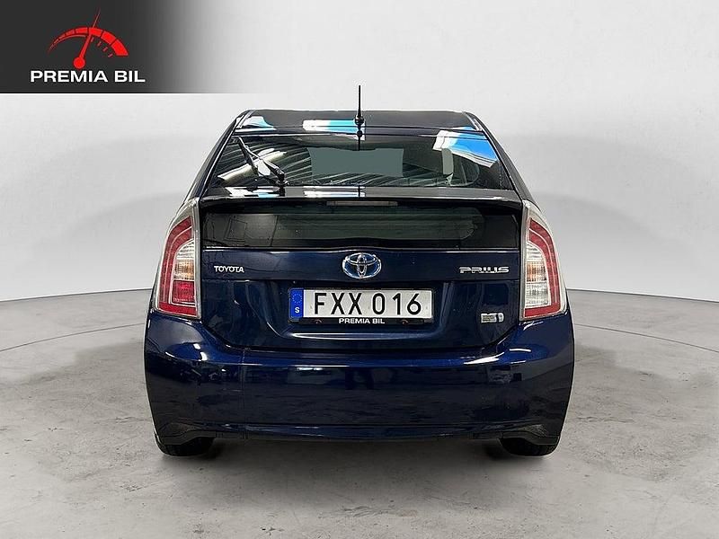 Begagnad Toyota Prius 136 HK (100 kW) 2015 Mörkblå Halvkombi