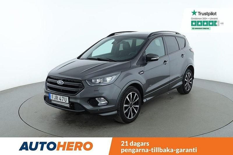 Grå Begagnad 2018 Ford Kuga ST-Line SUV | 181 000 kr (Marknadspris) - Bild 1/4