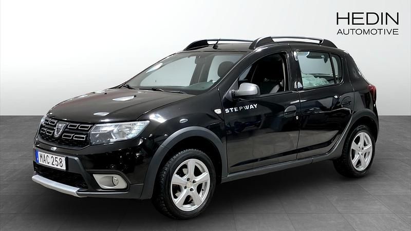 Svart Begagnad 2017 Dacia Sandero Stepway SUV | 69 900 kr (Bra pris) - Bild 1/4