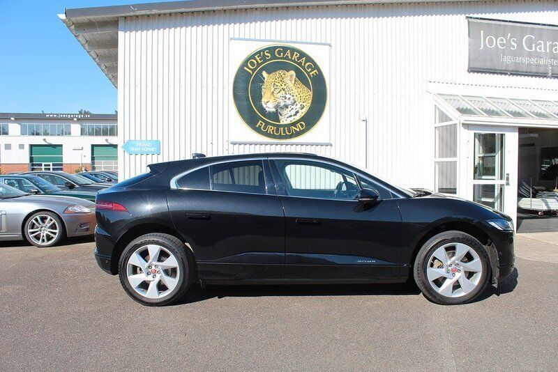 Svart (ultimate black) Begagnad 2021 Jaguar I-Pace SUV | 487 000 kr (Marknadspris) - Bild 1/4