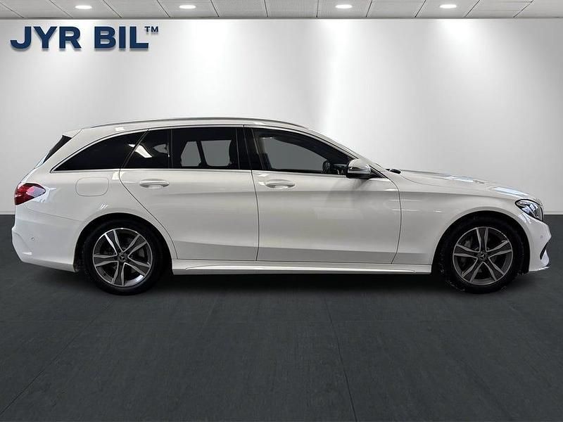 Begagnad Mercedes C220 AMG 170 HK (125 kW) 2018 Vit Kombi