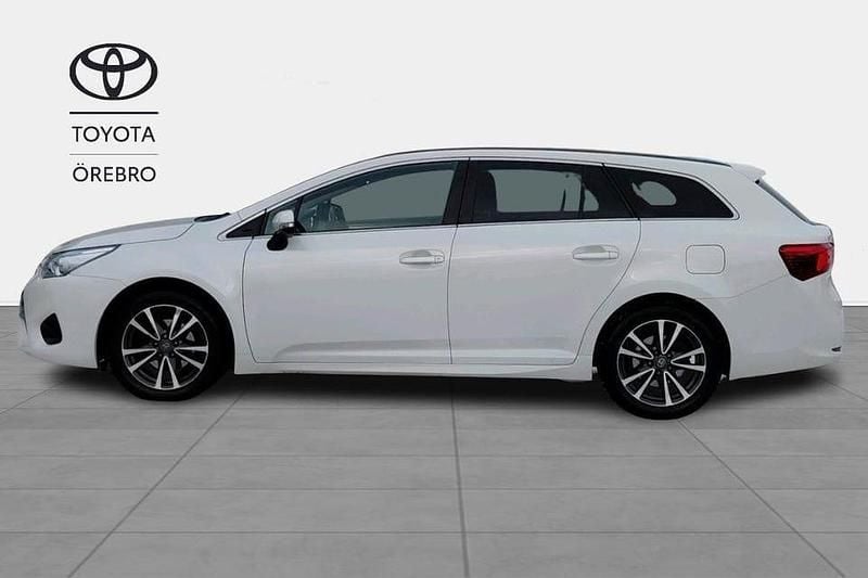 Begagnad Toyota Avensis Edition 148 HK (108 kW) 2017 Vit Kombi