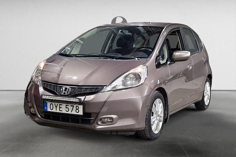 Grå Begagnad 2012 Honda Jazz Halvkombi | 49 900 kr (Marknadspris) - Bild 1/3