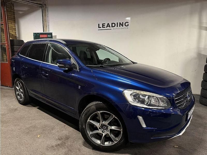 Blå Begagnad 2015 Volvo XC60 Ocean Race SUV | 159 900 kr (Marknadspris) - Bild 1/4