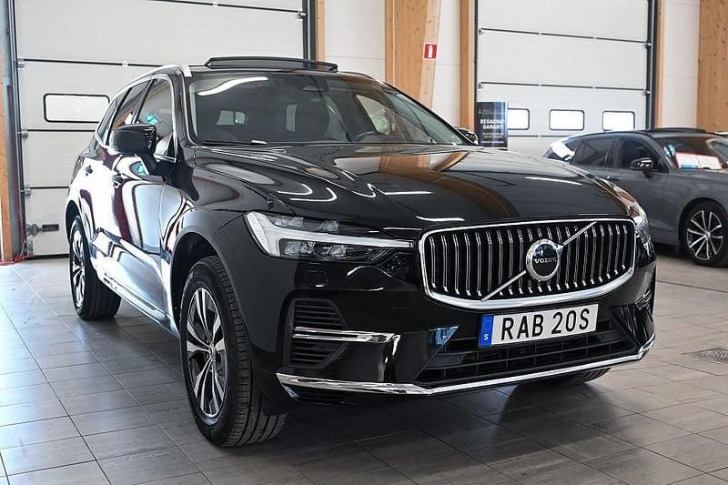 Begagnad Volvo XC60 Core 350 HK (257 kW) 2022 Svart SUV