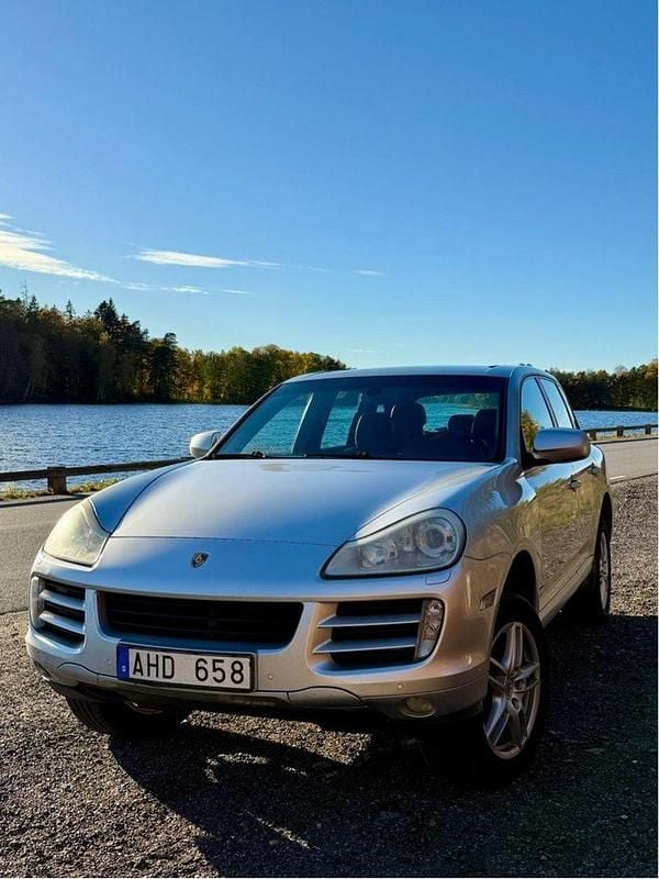Grå Begagnad 2008 Porsche Cayenne SUV | 89 000 kr - Bild 1/4
