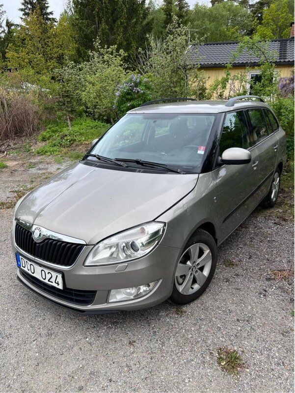 Brun Begagnad 2011 Skoda Fabia Elegance Kombi | 29 900 kr (Marknadspris) - Bild 1/4