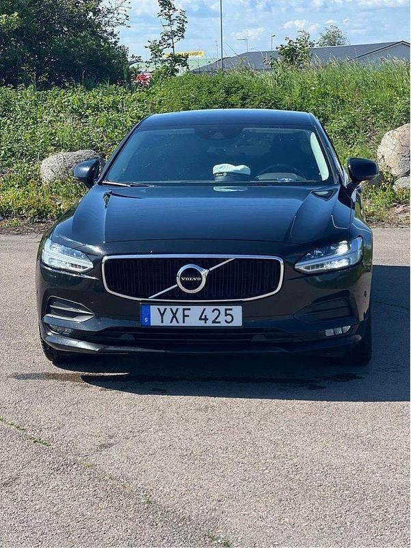Svart Begagnad 2018 Volvo S90 Momentum Sedan | 205 000 kr (Marknadspris) - Bild 1/4
