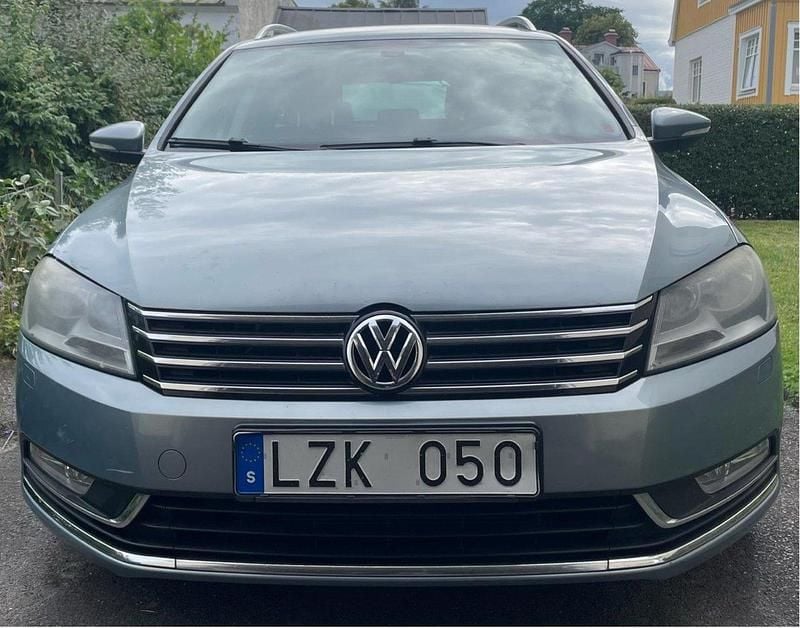 Grå Begagnad 2012 VW Passat Kombi | 50 000 kr (Bra pris) - Bild 1/4