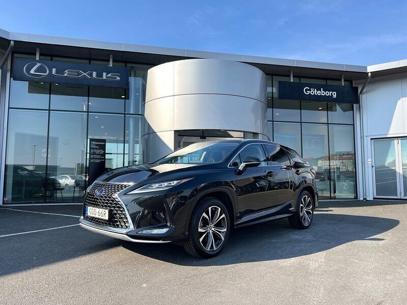 Svart (svart metallic) Begagnad 2021 Lexus RX450h Executive Line SUV | 475 000 kr (Marknadspris) - Bild 1/4
