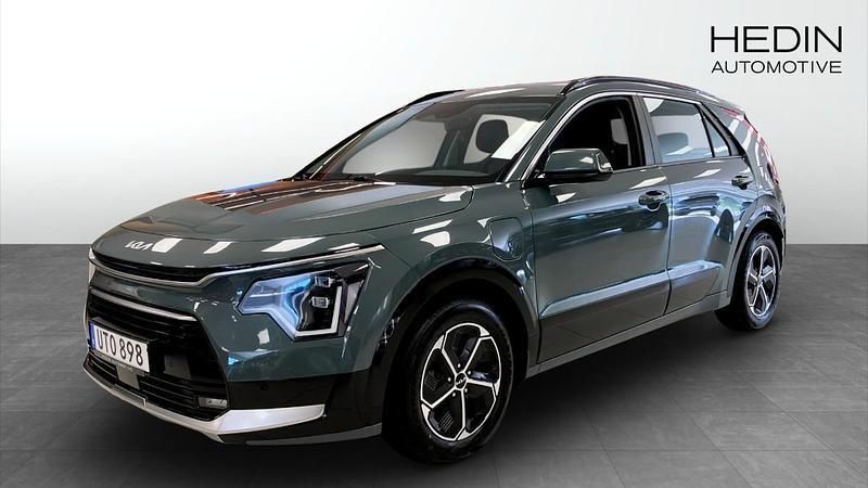 Grön (green) Begagnad 2022 Kia Niro SUV | 299 900 kr (Marknadspris) - Bild 1/4