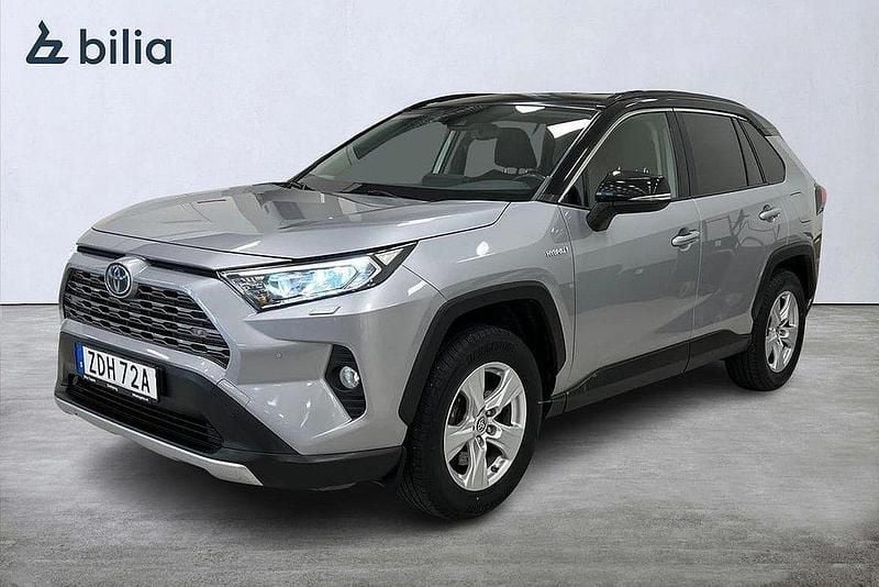 Silver Begagnad 2020 Toyota RAV4 Hybrid Active SUV | 319 900 kr (Marknadspris) - Bild 1/3
