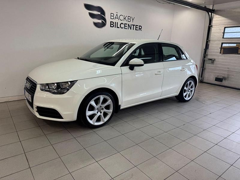 Vit Begagnad 2012 Audi A1 Sportback Halvkombi | 134 000 kr (Marknadspris) - Bild 1/4