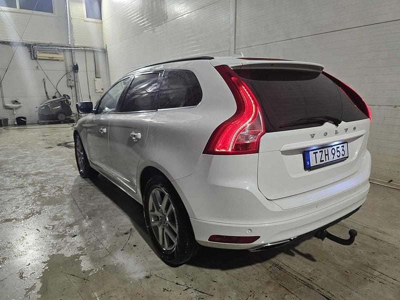 Vit Begagnad 2014 Volvo XC60 Momentum SUV | 139 000 kr (Lite dyr) - Bild 1/4