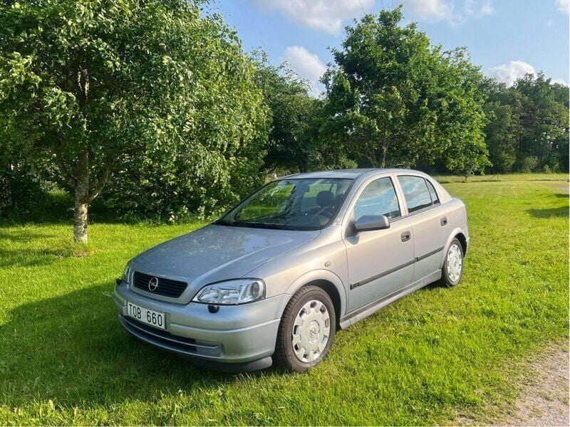 Grå Begagnad 2002 Opel Astra Halvkombi | 27 500 kr (Lite dyr) - Bild 1/4