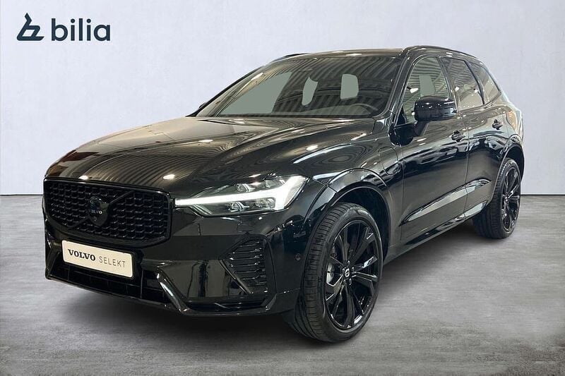Grå Begagnad 2025 Volvo XC60 Plus SUV | 599 900 kr (Marknadspris) - Bild 1/3