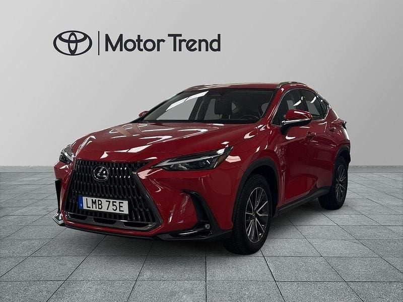 Röd Begagnad 2024 Lexus NX350h SUV | 489 900 kr (Dyr) - Bild 1/4