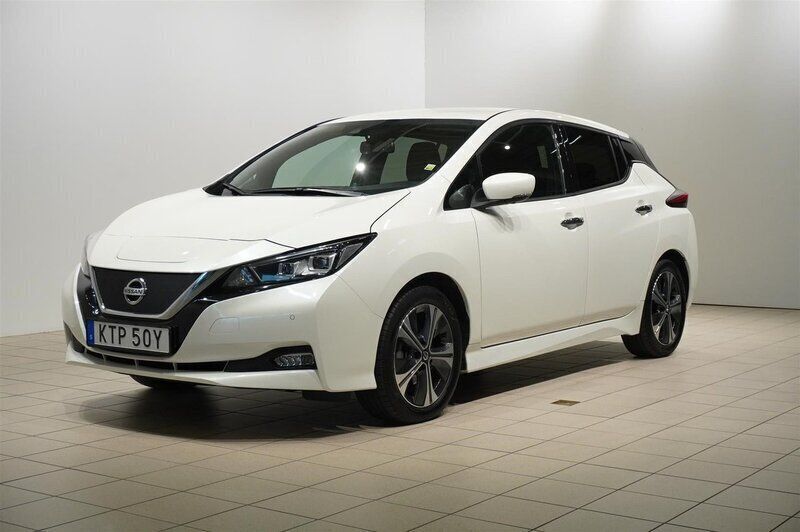 Vit Begagnad 2021 Nissan Leaf N-Connecta Halvkombi | 154 800 kr (Superpris) - Bild 1/4
