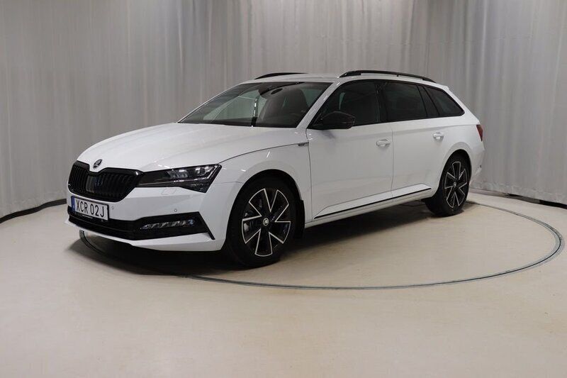 Vit Begagnad 2024 Skoda Superb SportLine Kombi | 409 800 kr (Bra pris) - Bild 1/4