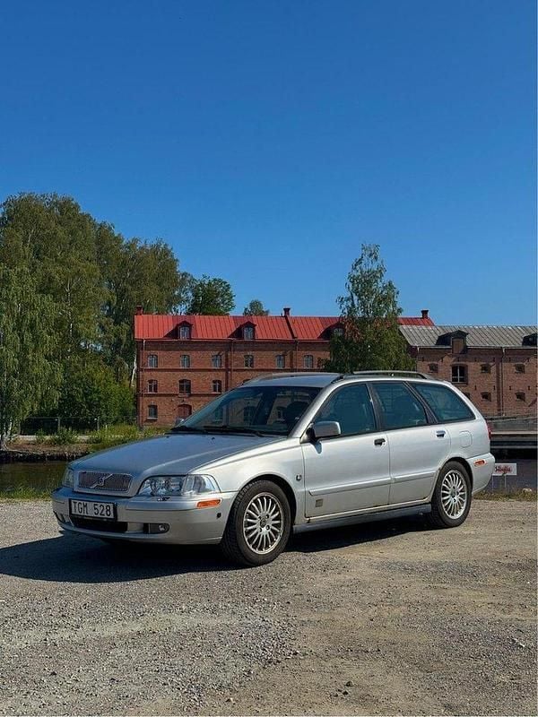 Grå Begagnad 2002 Volvo V40 Kombi | 18 500 kr (Bra pris) - Bild 1/4