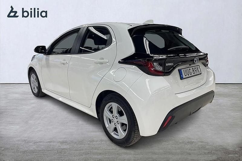 Begagnad Toyota Yaris Hybrid Active 117 HK (86 kW) 2022 Vit Halvkombi