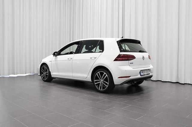 Begagnad VW Golf VIII GTE 204 HK (150 kW) 2020 Vit Sedan