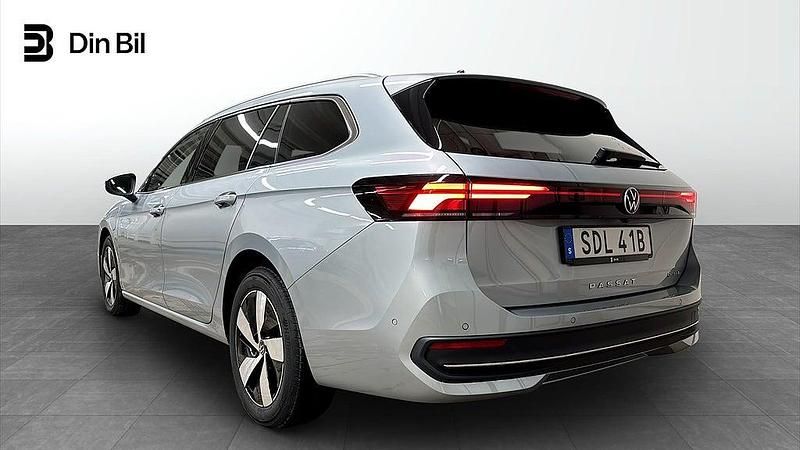 Begagnad VW Passat Business 150 HK (110 kW) 2024 Silver Kombi