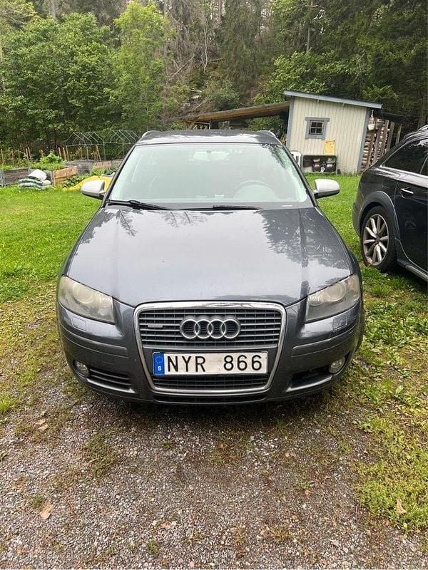 Grå Begagnad 2007 Audi A3 Sportback Comfort Halvkombi | 48 000 kr (Bra pris) - Bild 1/4
