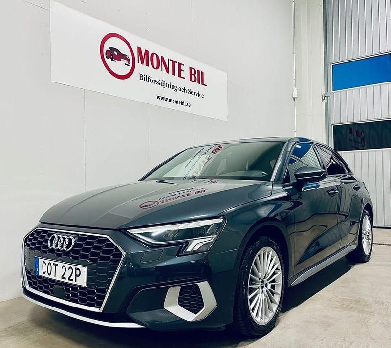 Grå Begagnad 2021 Audi A3 Comfort Sedan | 239 900 kr (Marknadspris) - Bild 1/4